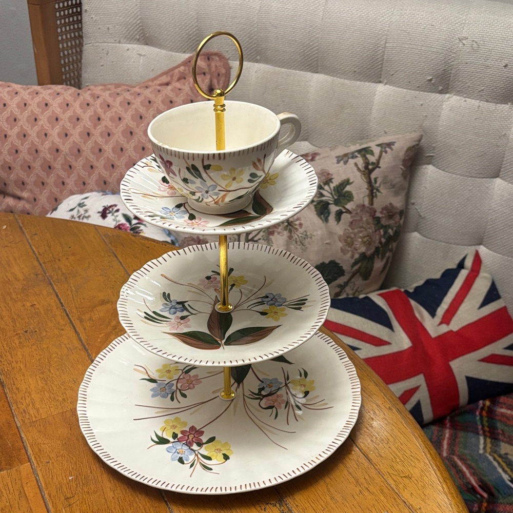 Floral vintage Tiered Serving Stand with Cup